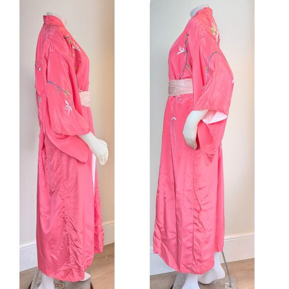 VTG Japanese Kimono OS Pink White Silky Embroidered Chrysanthemums Florals Birds - Picture 3 of 12